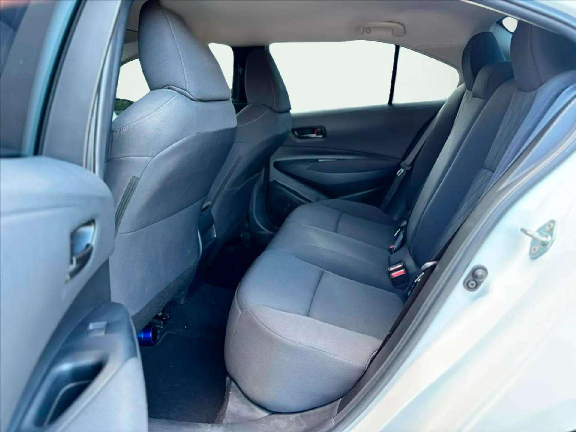 Bancos traseiros do Toyota Corolla